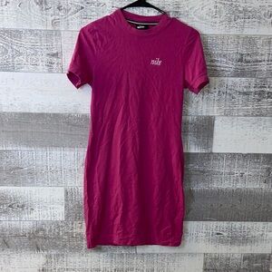 Nike Fuchsia/pink Casual tee shirt Dress size medium